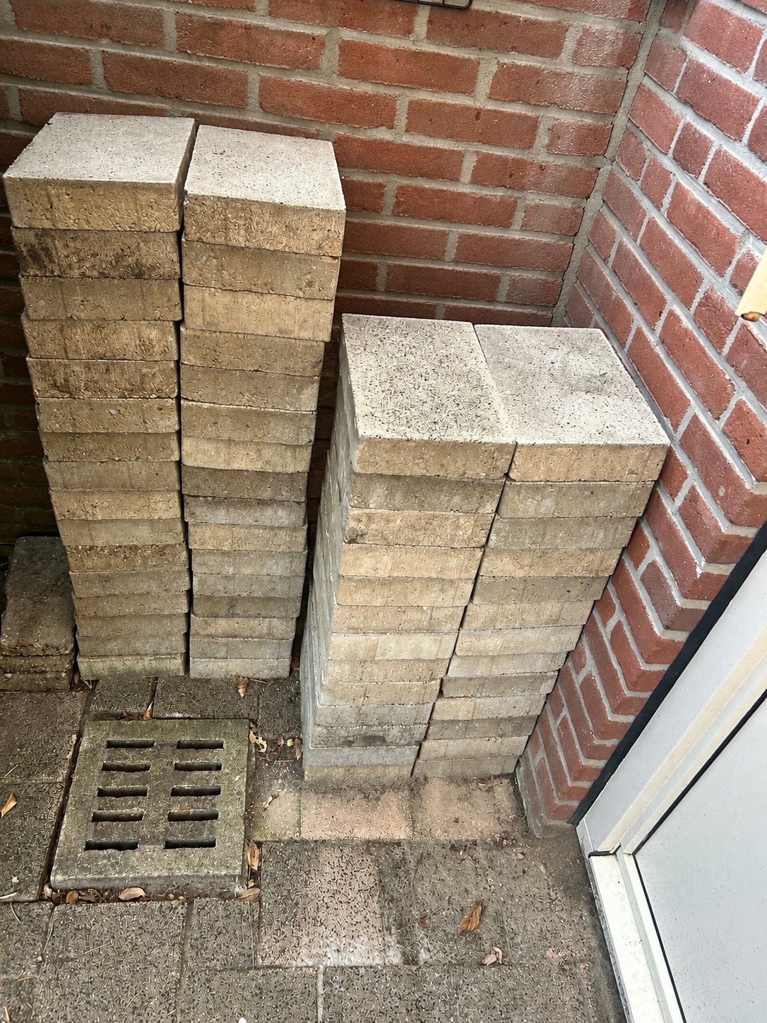 Gratis: gebruikte betontegels voor terras of pad, Tuin en Terras, Tegels en Klinkers, Ophalen, Gebruikt, 5 tot 10 m², Beton