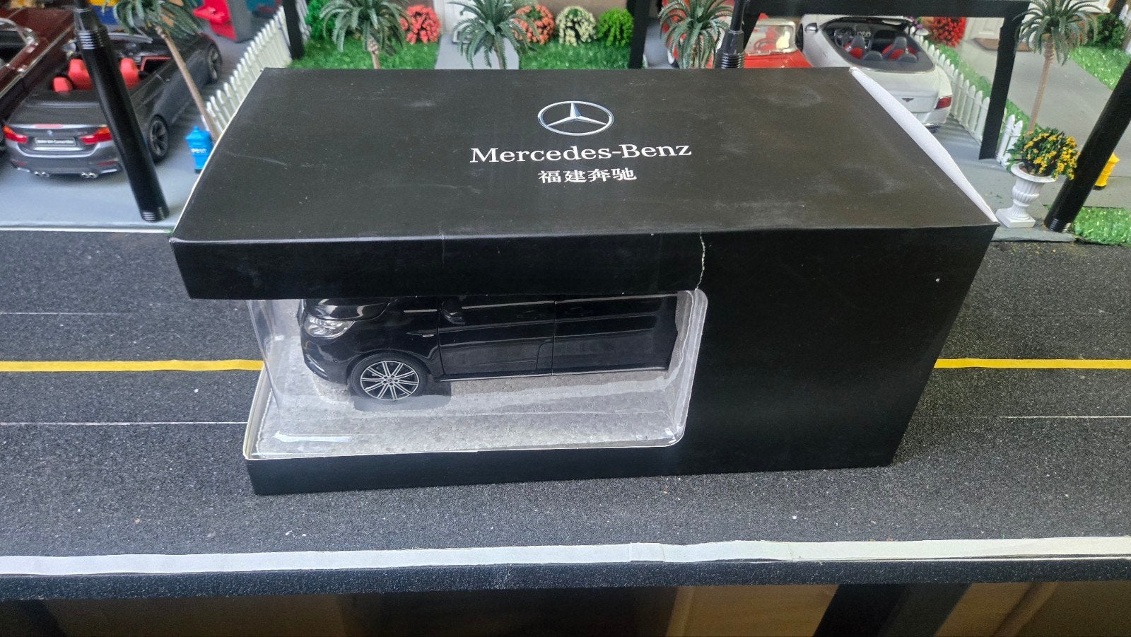 Mercedes Benz V Klasse Dealer China Edition 1:18 Nieuw, Hobby en Vrije tijd, Modelauto's | 1:18, Ophalen of Verzenden