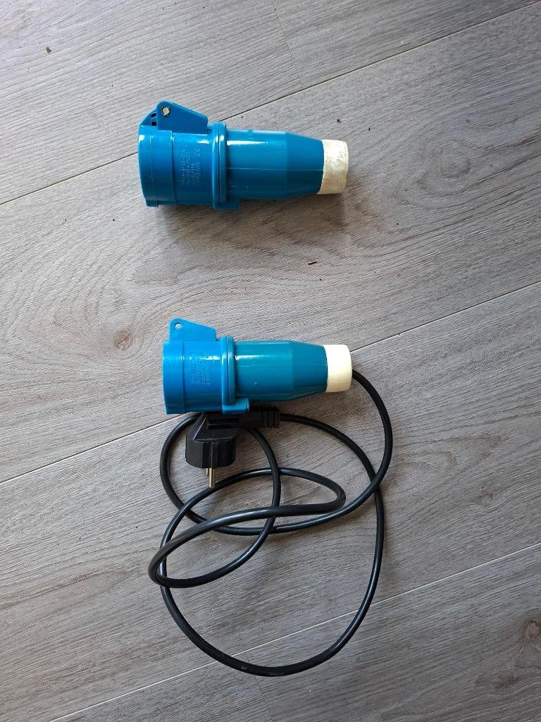 2 CEE caravanstekkers, Ophalen, Gebruikt