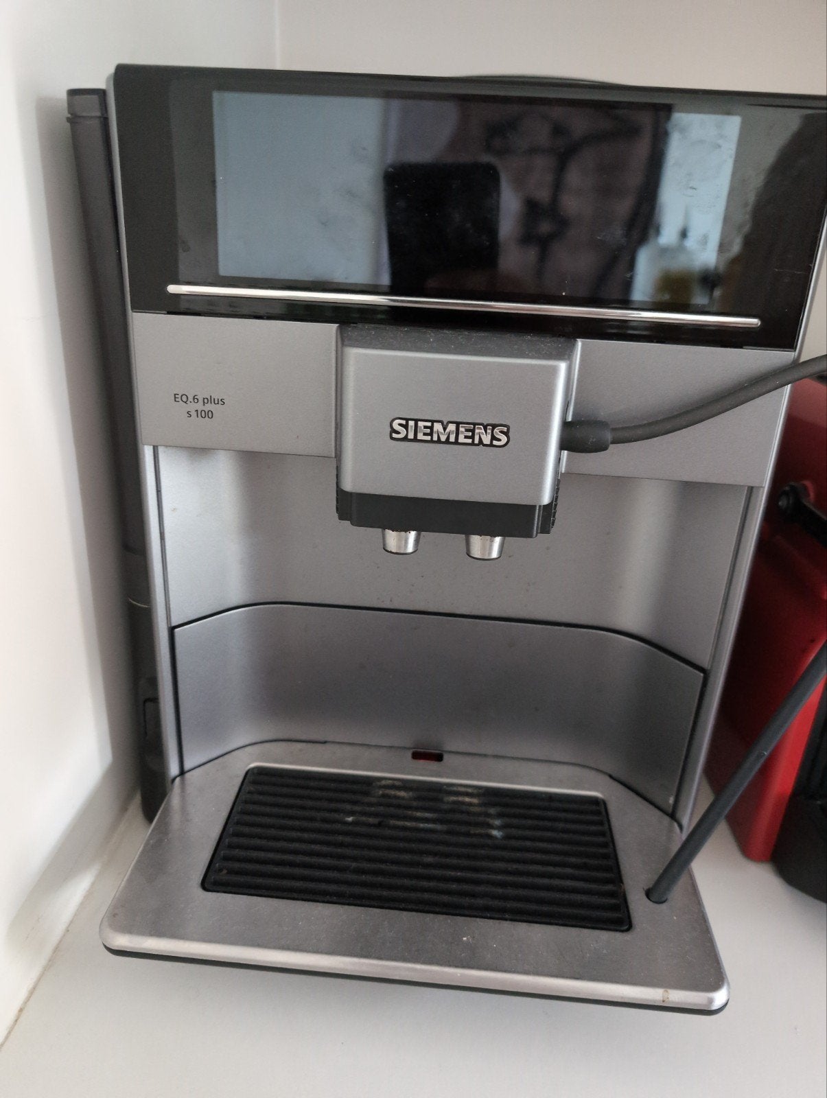 Siemens EQ.6 Plus S100 - Defect voor onderdelen/reparatie, Witgoed en Apparatuur, Koffiezetapparaten, Afneembaar waterreservoir