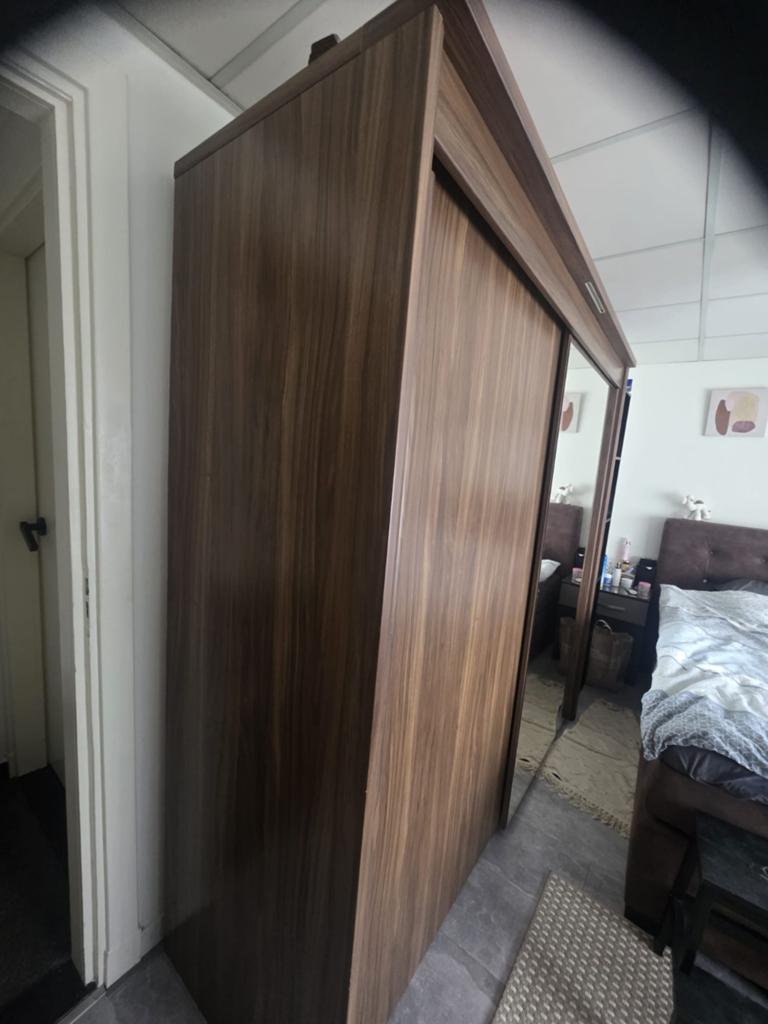 Kledingkast met schuifdeuren en spiegel, Huis en Inrichting, Gebruikt, 200 cm of meer, Met plank(en), 150 tot 200 cm