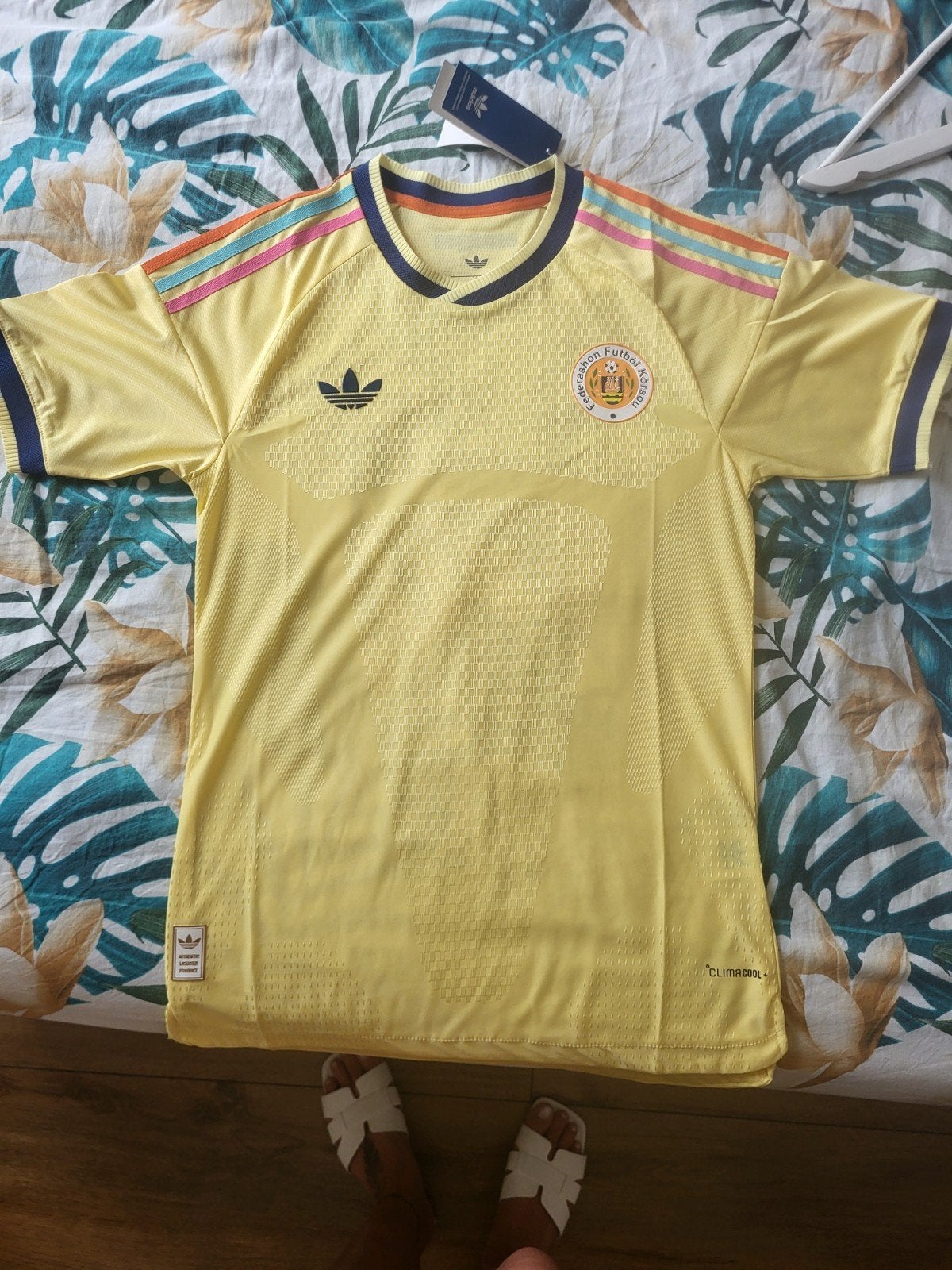 Nieuwe Curaçao voetbalshirt, Ophalen, Nieuw