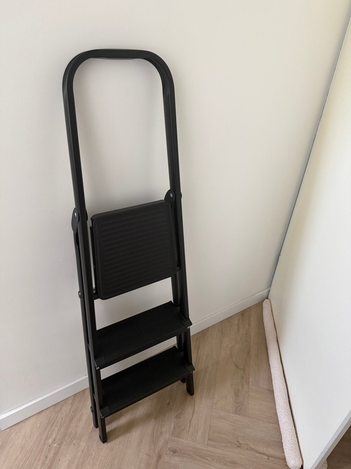Altrex Grand Step Black huishoudtrap - 3 treden, Ophalen, Trap, Zo goed als nieuw, Opvouwbaar of Inschuifbaar