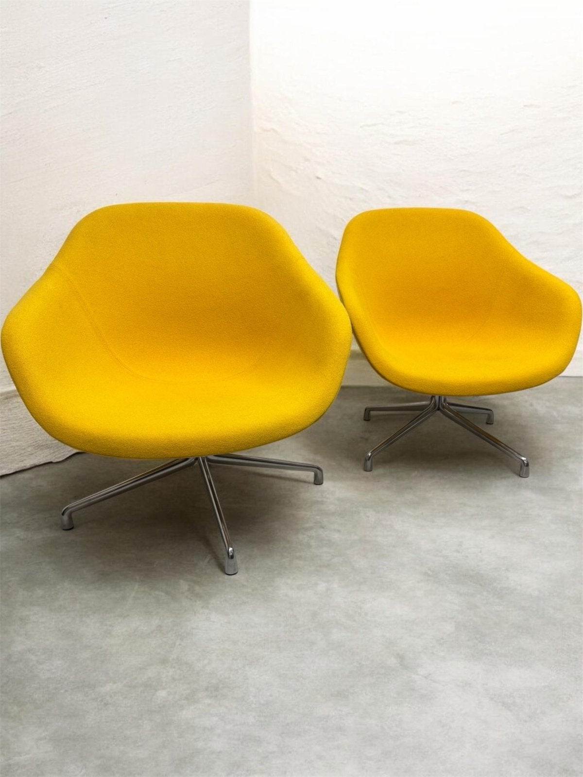 2x HAY  Loungefauteuil - Geel, Draaibaar, Aluminium Onderste, Ophalen of Verzenden, Gebruikt, Kunststof, 75 tot 100 cm