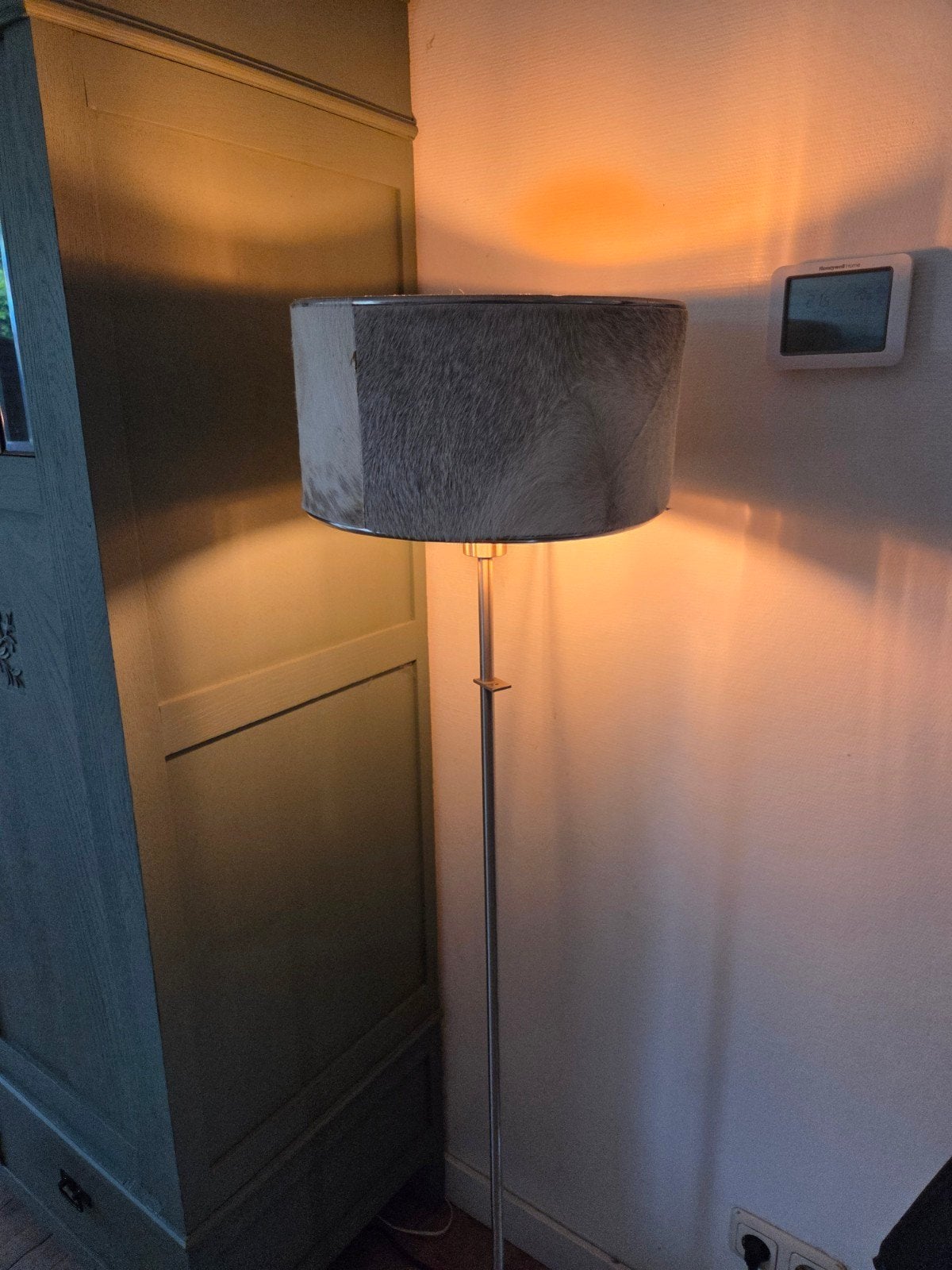2 lampenkappen met geiten vel, Ophalen, Gebruikt, Rond, Meerkleurig