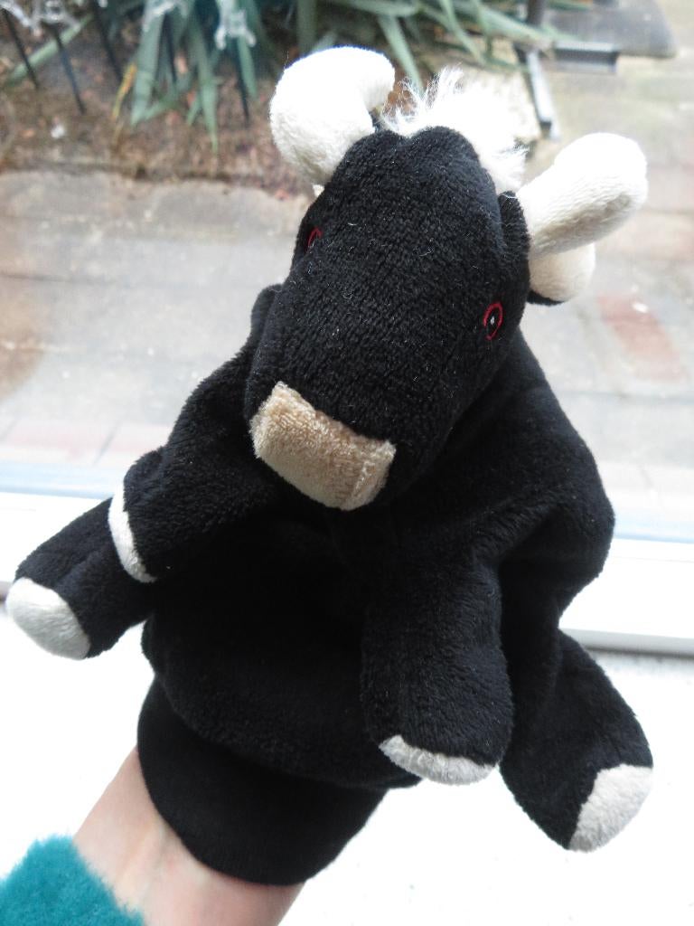 Handpop koe stier merk Beleduc zacht velours poppenkastpop, Zwart, Ophalen of Verzenden, Zo goed als nieuw, Wasbaar