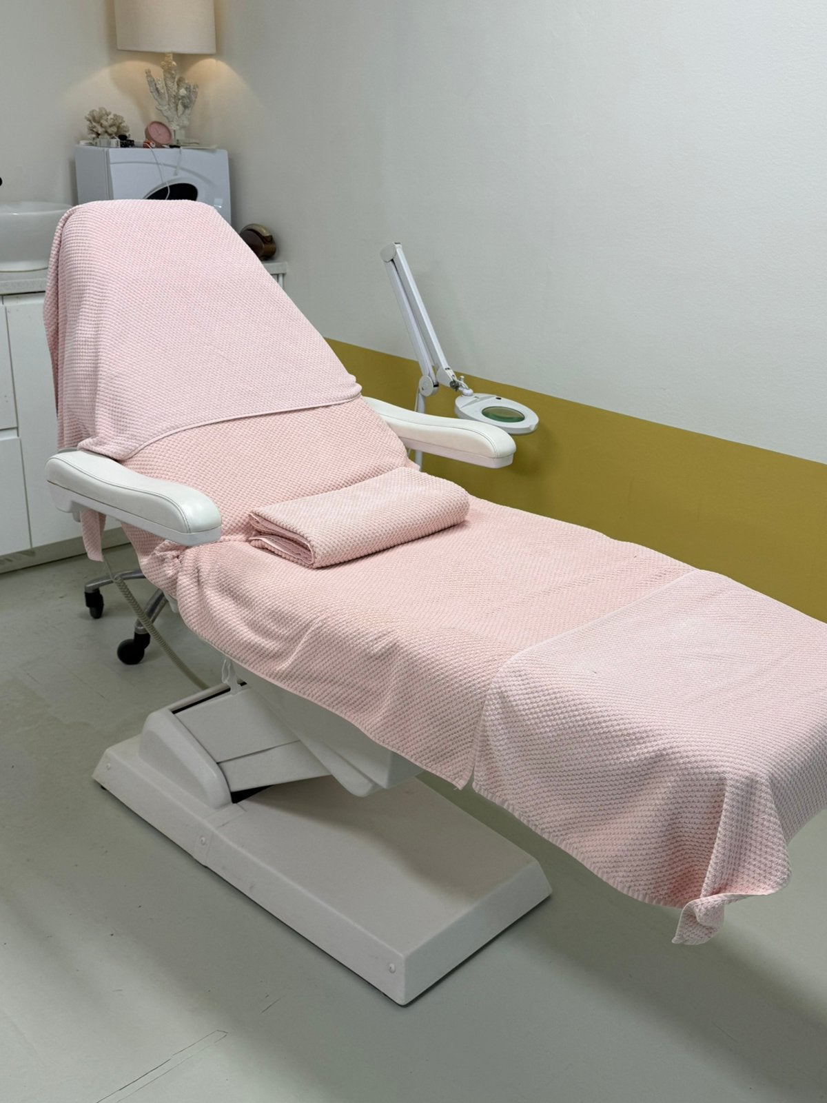 Behandelstoel schoonheidssalon, Ophalen, Zo goed als nieuw, Massagetafel