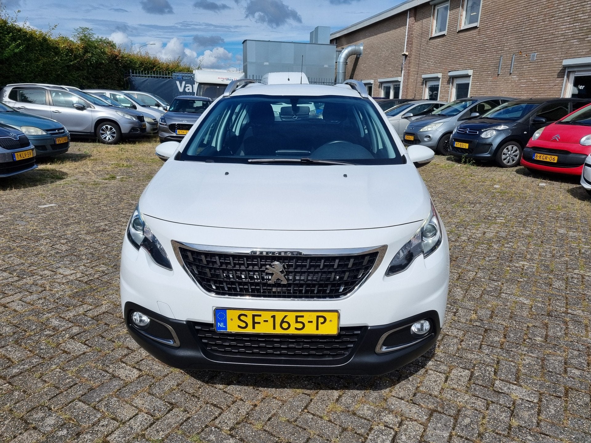 Peugeot 2008 1.2 PureTech Blue Lion NIEUWE APK TREKHAA, Voorwielaandrijving, Stof, Euro 6, Met garantie (alle)