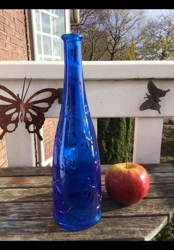 Leuke glazen fles met bloemen patroon. Van IKEA, blauw glas, Ophalen of Verzenden