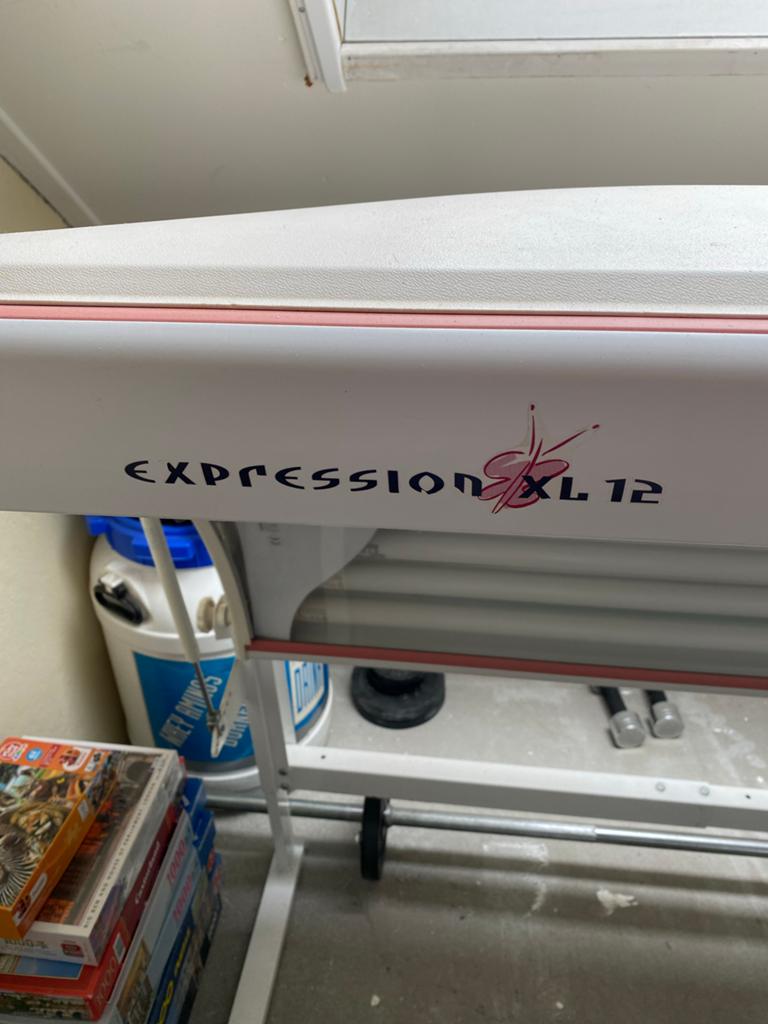 Alisun Expression XL 12 Zonnebank - Zo goed als nieuw, Ophalen, Zo goed als nieuw, Zonnebank enkelzijdig, 10 tot 15 lampen