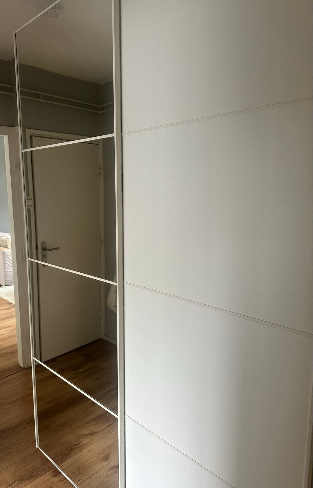 Witte  IKEA kledingkast met spiegeldeur - 235x150x43 cm, Ophalen, Gebruikt, 100 tot 150 cm, 200 cm of meer