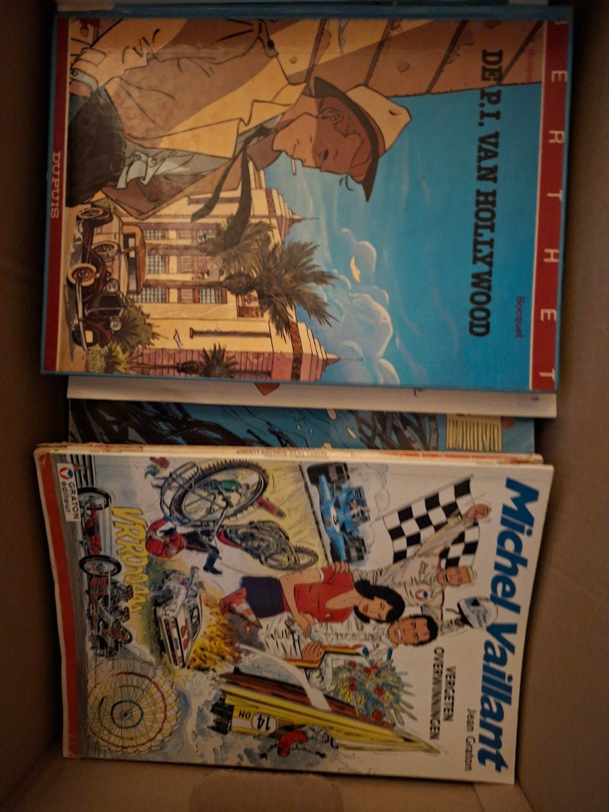4 dozen en bakken vol met allerlei stripboeken., Ophalen, Gelezen