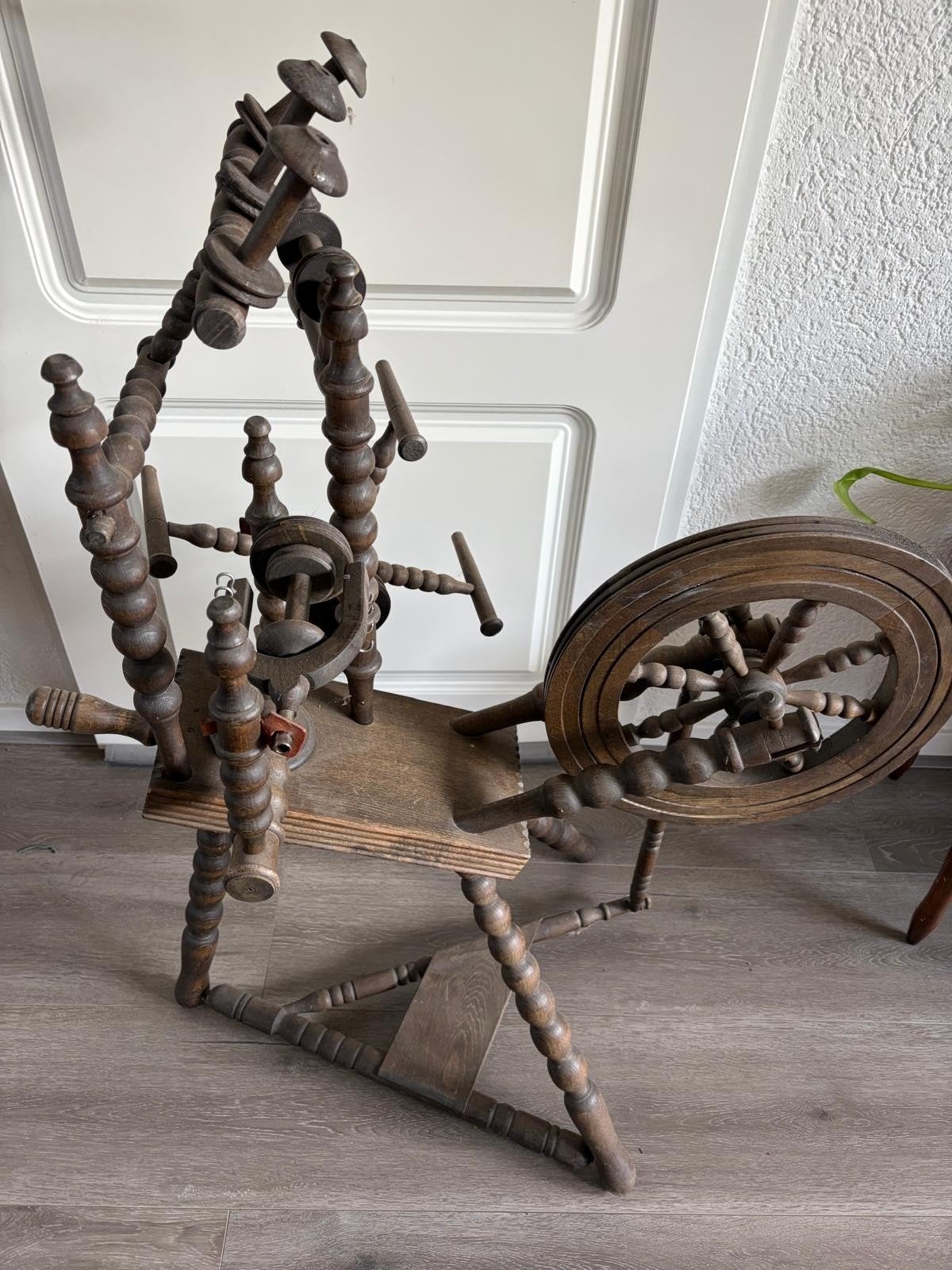 houten Spinnewiel, Ophalen, Spinnewiel