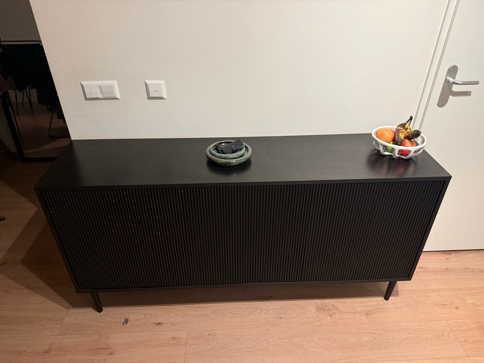Zwart dressoir van Wehkamp - Halen, Ophalen, 150 tot 200 cm, Zo goed als nieuw, 25 tot 50 cm