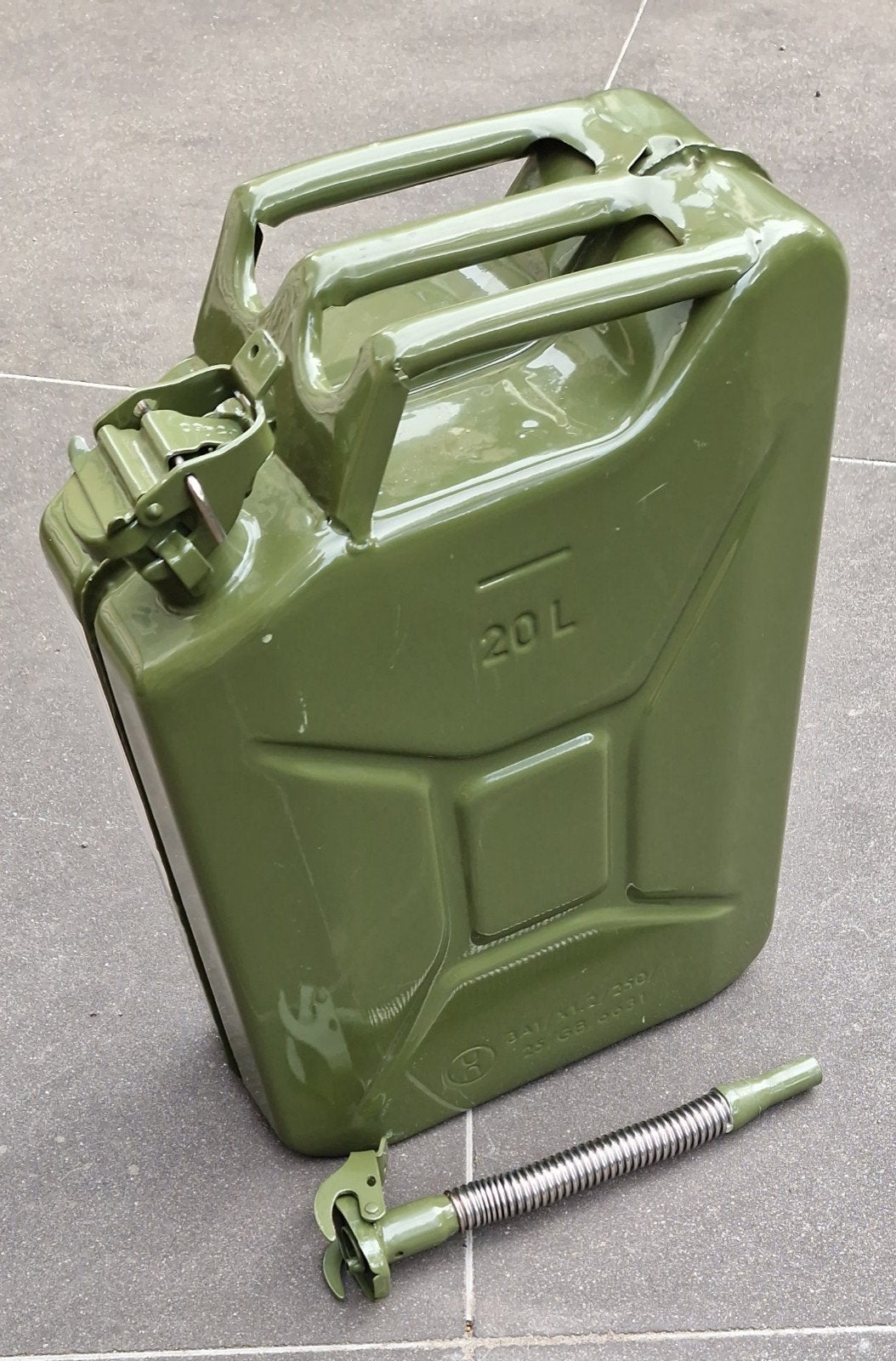 Jerrycan 20L staal met schenktuit - Olijfgroen, Ophalen, Zo goed als nieuw