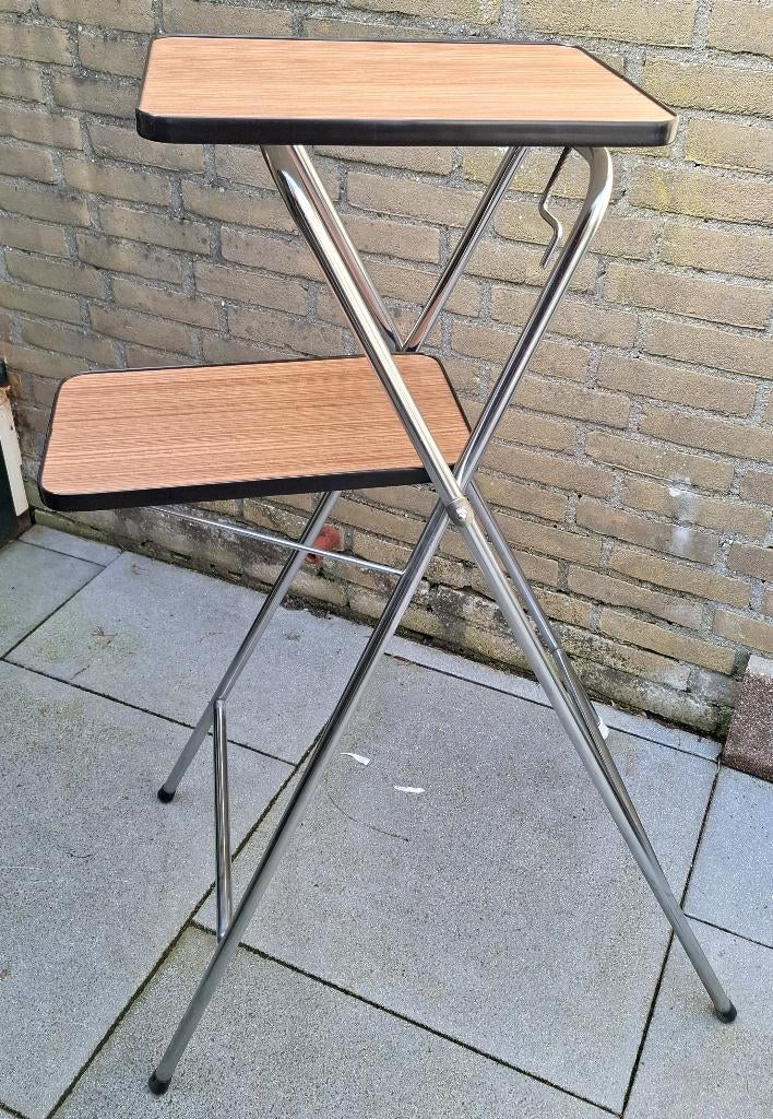 stevige projectietafel in goede staat, Ophalen, Handmatig, Zo goed als nieuw
