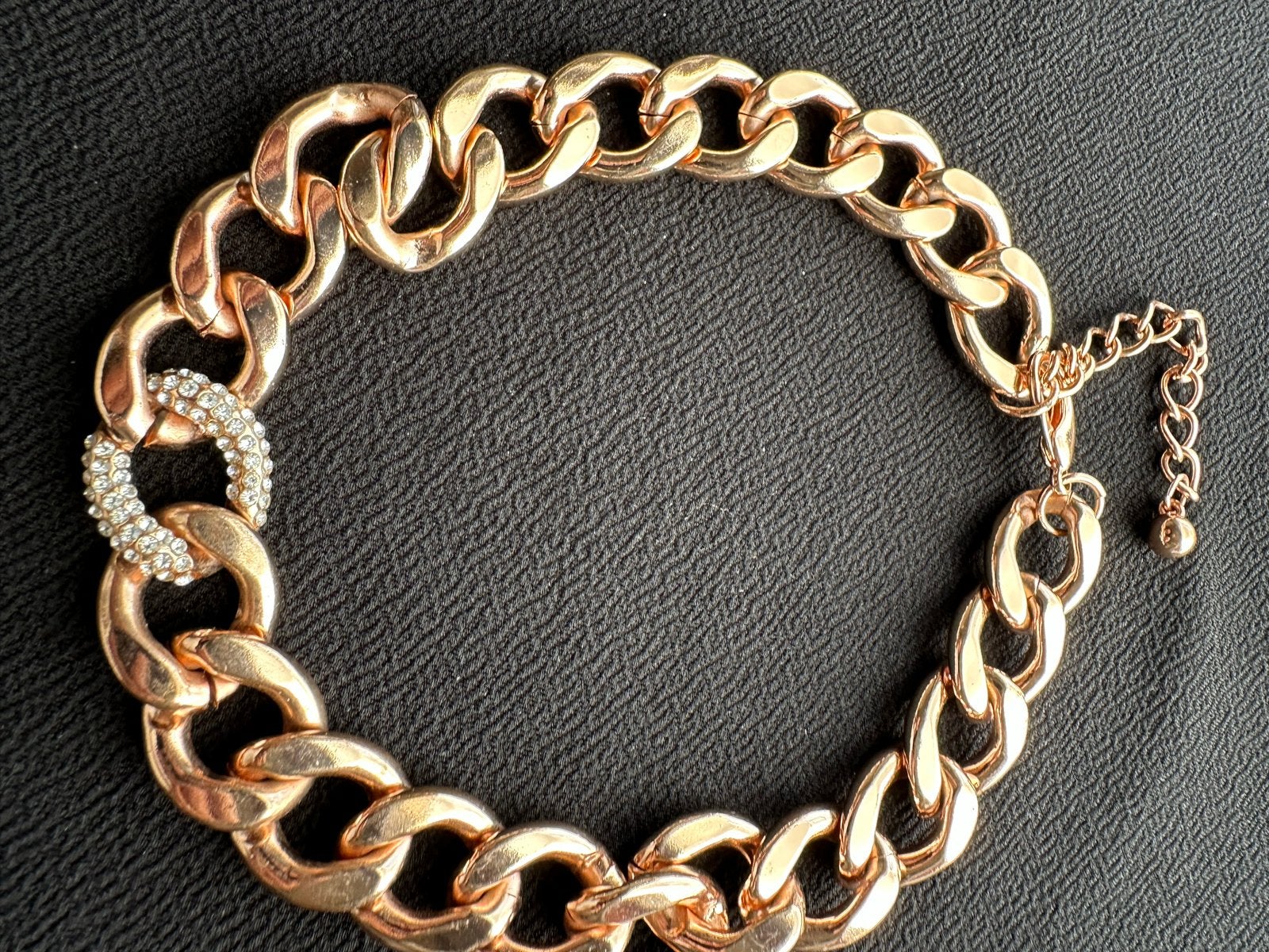 Goudkleurig schakelketting met strass details, Sieraden, Tassen en Uiterlijk, Armbanden, Overige materialen, Ophalen of Verzenden
