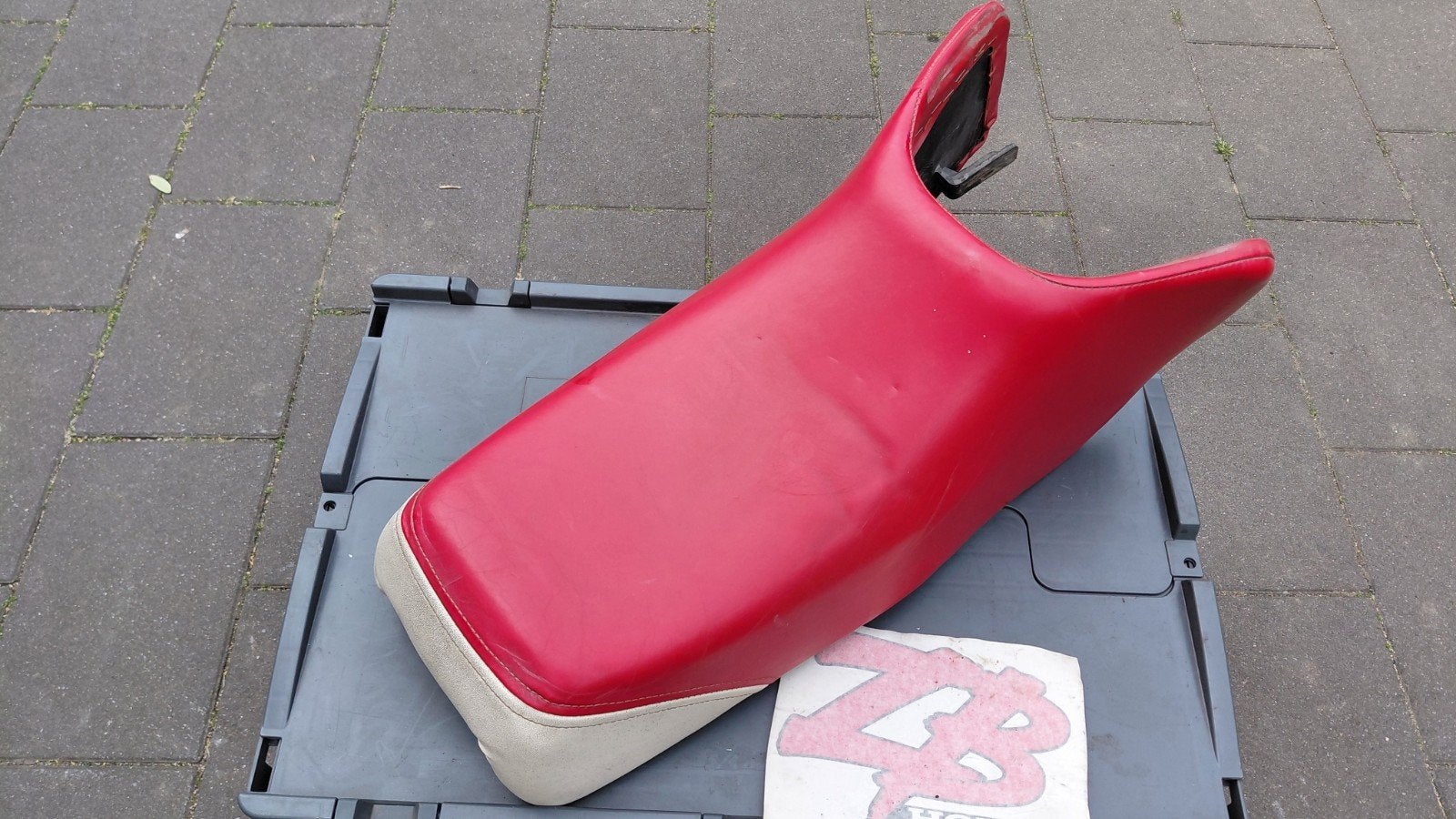 Honda ZB50 zadel met mooi gemaakt overtrek, Ophalen of Verzenden, Gebruikt, Zadel, Overige merken