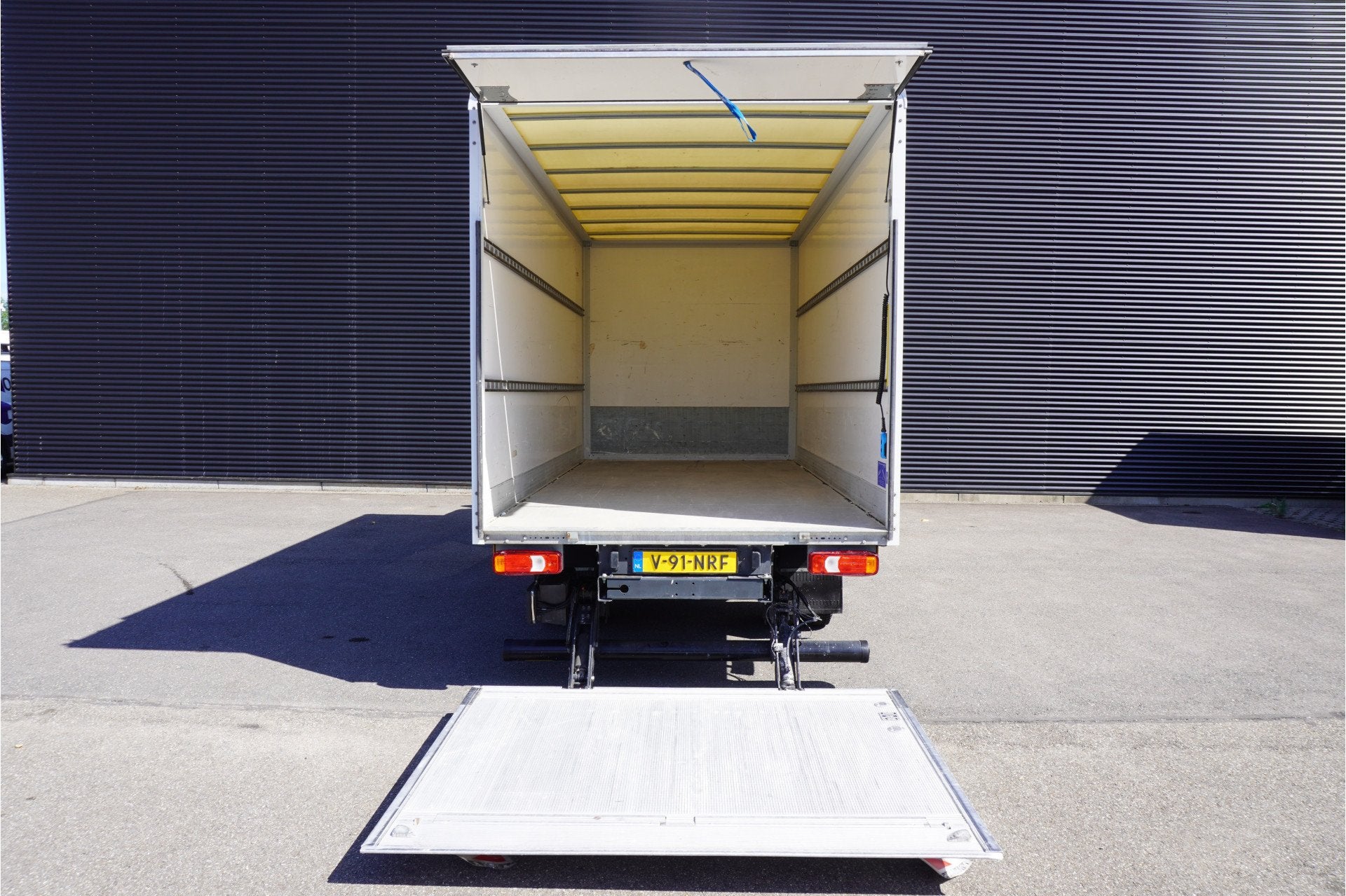 Iveco Daily 35C16 160pk Bakwagen Laadklep Dubbellucht Airco, Auto's, Bestelauto's, Achterwielaandrijving, Gebruikt, Euro 6, Iveco