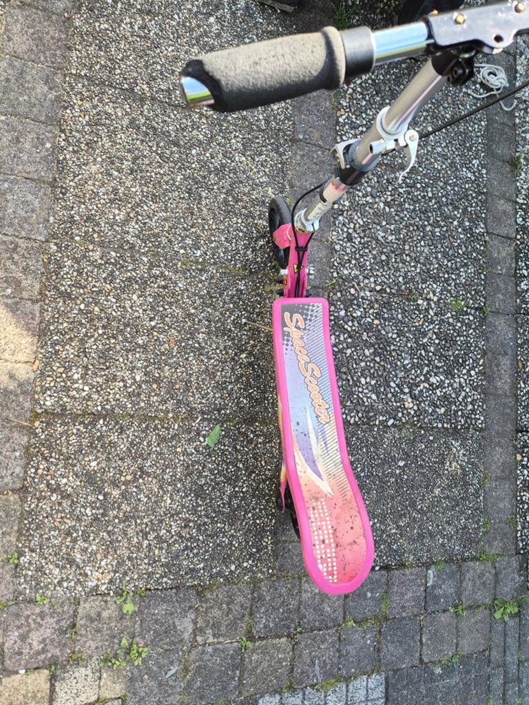 Roze Space Scooter - Gebruikt maar functioneel, Ophalen of Verzenden, Gebruikt, Gewone step, Space Scooter