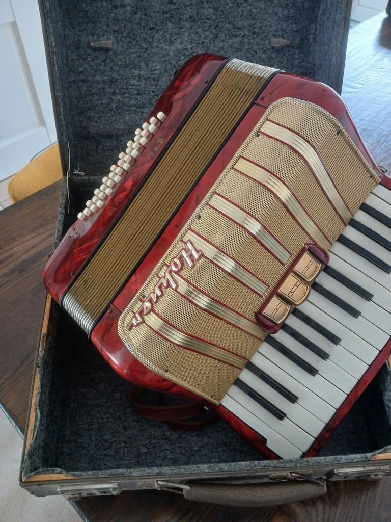 Accordeon Hohner student ivm 32 bass met originele koffer, Muziek en Instrumenten, Accordeons, Ophalen, Gebruikt, 32-bas, Met koffer