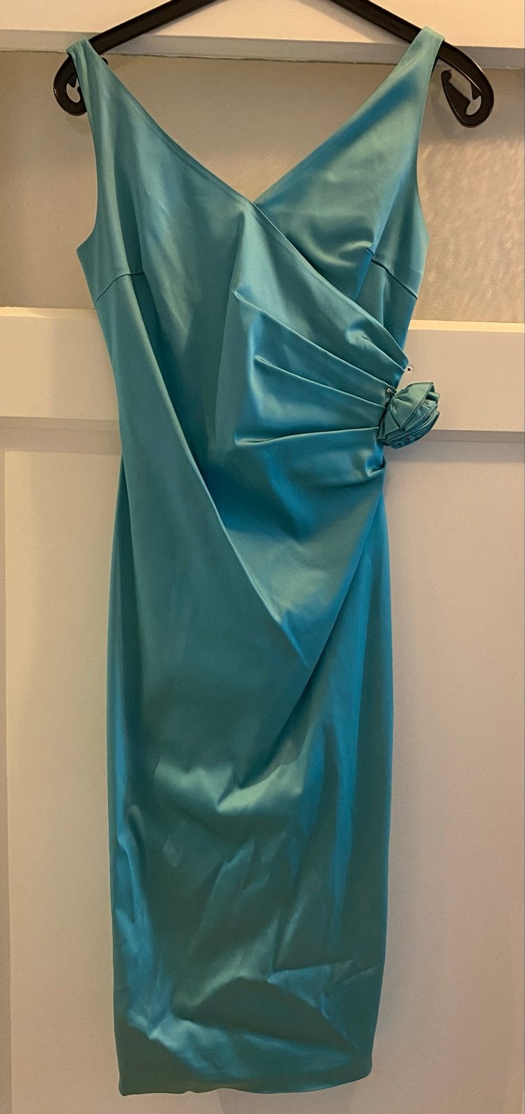 turquoise cocktailjurk met bloemdetail van In wear mt 34, Ophalen of Verzenden, Zo goed als nieuw, Blauw, Cocktailjurk