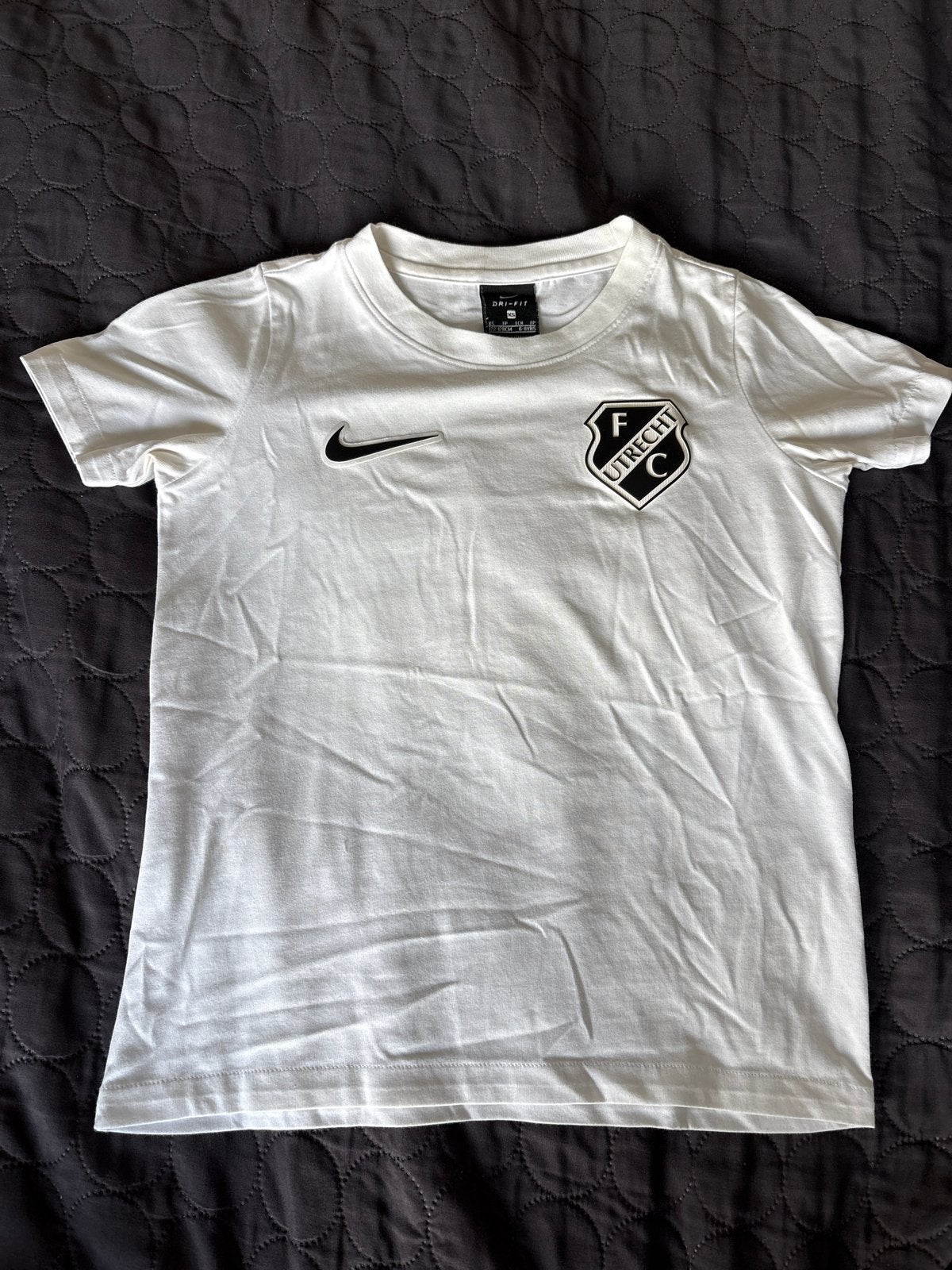 FC Utrecht Nike T-shirt - Maat XS (6-8 jaar), Ophalen of Verzenden, Zo goed als nieuw, Jongen of Meisje