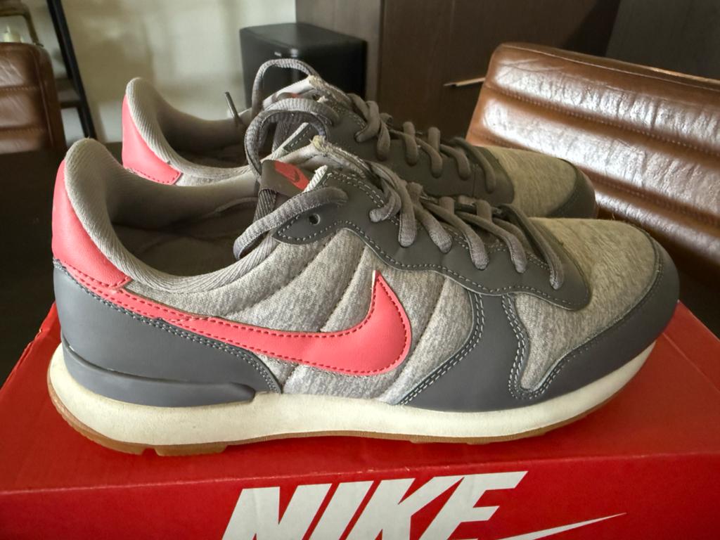 Nike Internationalist sneakers - maat 38,5 (7.5), Kleding | Dames, Schoenen, Ophalen of Verzenden, Grijs, Sneakers of Gympen, Zo goed als nieuw