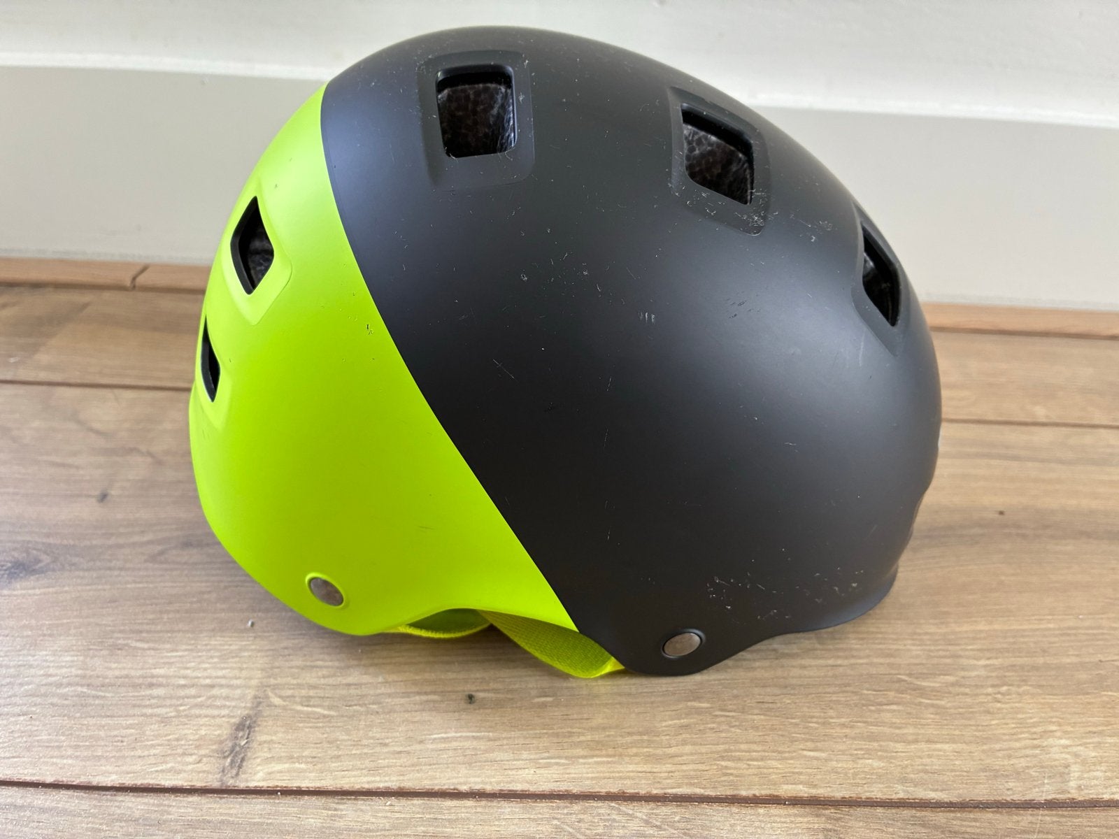 Fietshelm kind 4-8 jaar - Zwart/Neon Geel, Ophalen, Gebruikt, Overige maten, Jongen of Meisje