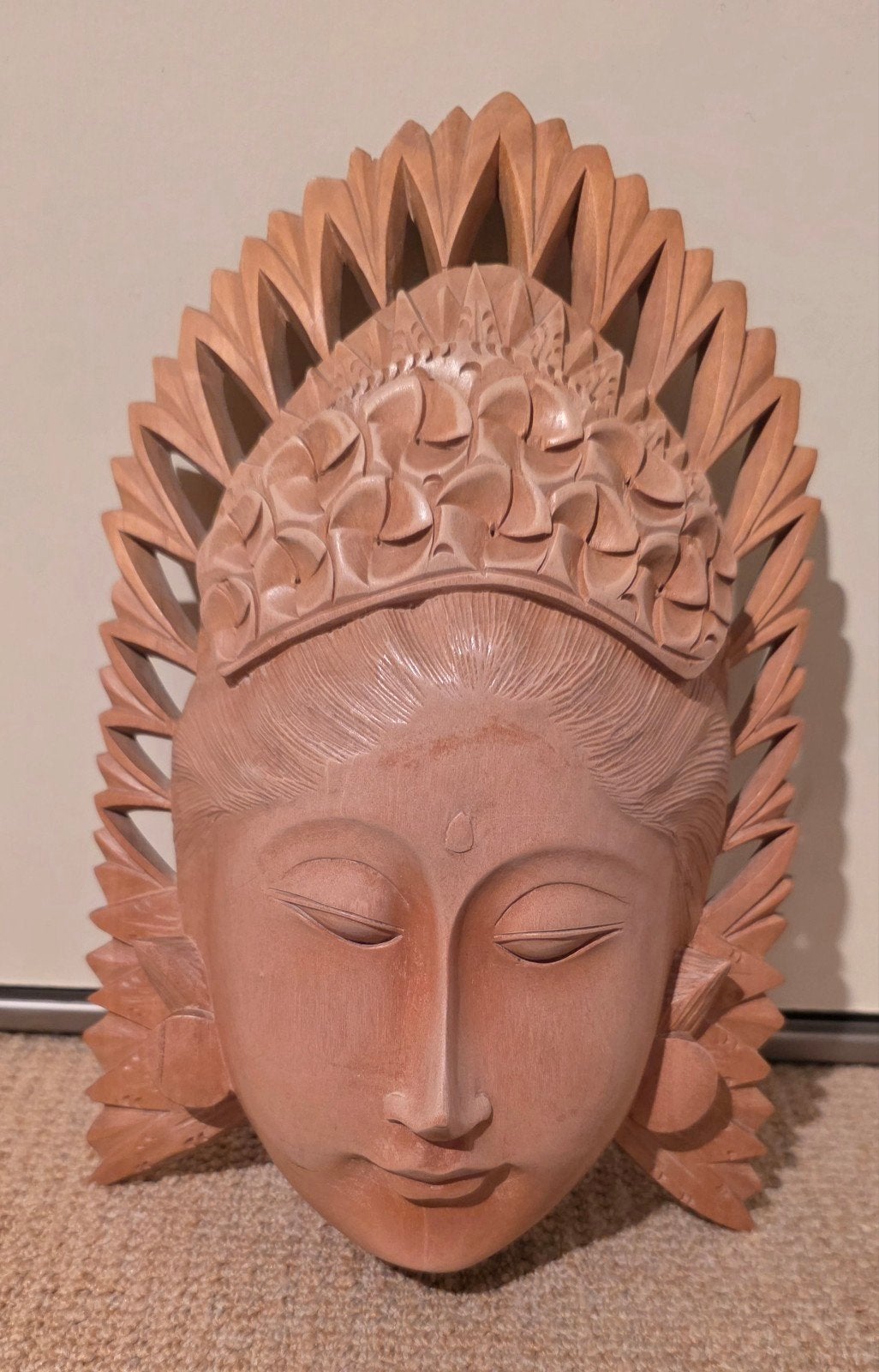 Houten wandmasker handgesneden uit Bali, Indonesië, Huis en Inrichting, Verzenden, Beige, Hout, Houtsnijwerk