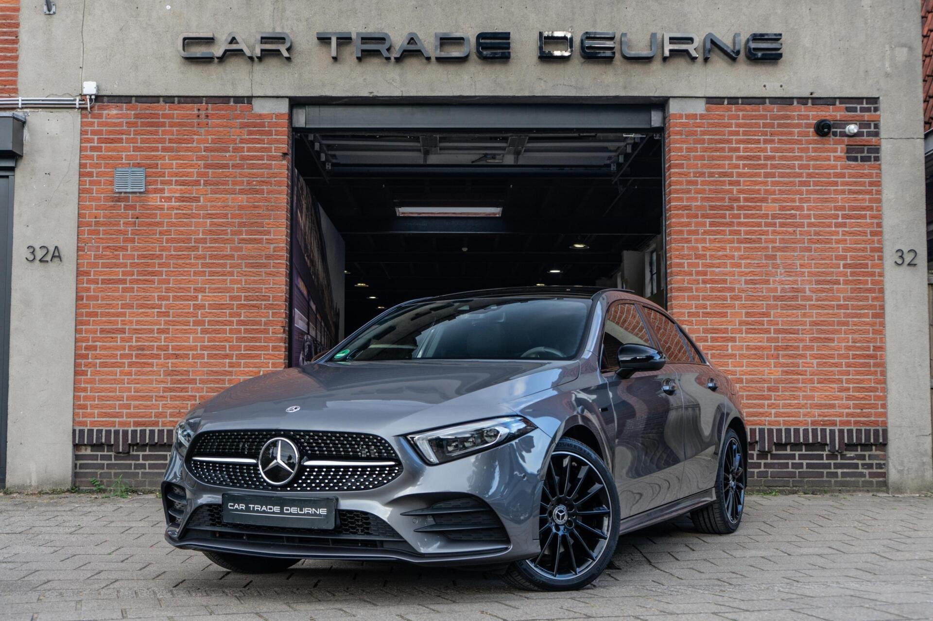 Mercedes A-klasse 250 e AMG Pano / Memory / Burmester, Gebruikt, 4 cilinders, Alcantara, 218 pk
