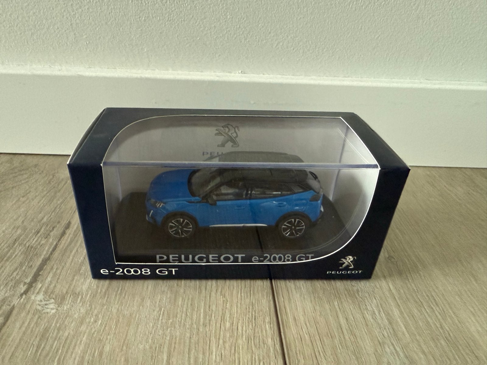 Peugeot E-2008 GT Miniatuurmodel - Nieuw in doos, Overige merken, Auto, 1:32 tot 1:50, Nieuw
