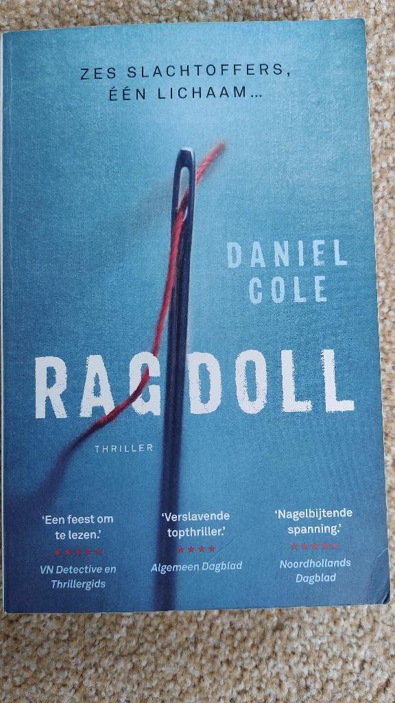 Ragdoll zesde druk 2018, Daniel Cole, Gelezen, Europa overig, Ophalen of Verzenden, Daniel Cole