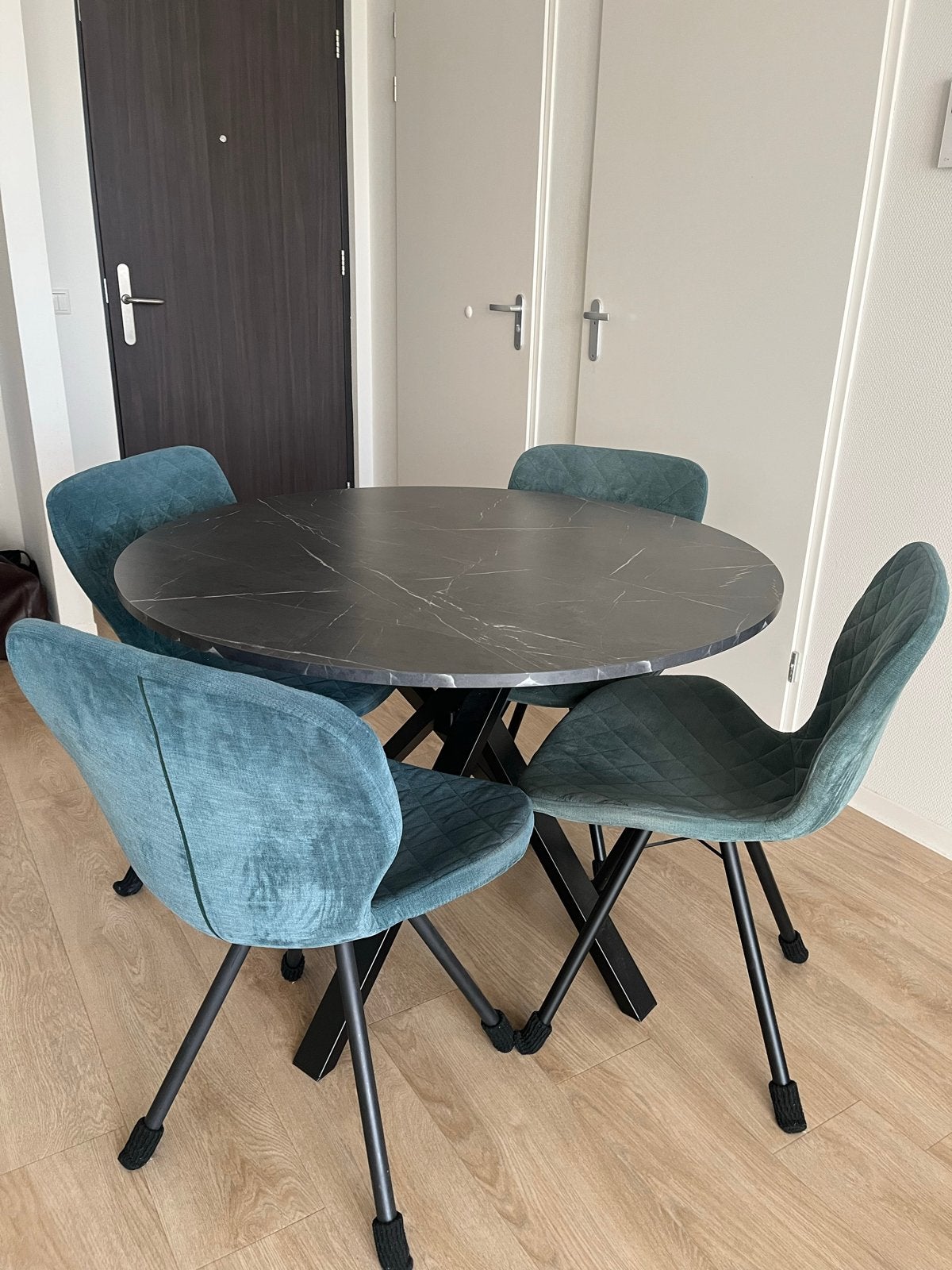 IKEA Mariedamm tafel met 4 groene stoelen, Ophalen, 100 tot 150 cm, Rond, Zo goed als nieuw
