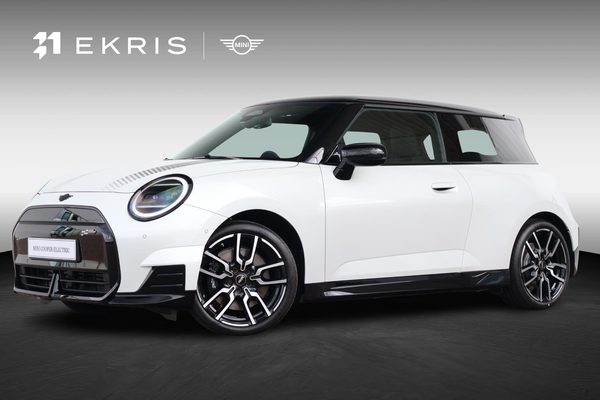 MINI Cooper SE John Cooper Works M 54.2 kWh | Panorama Dak |, Auto's, Isofix, Zwart, 4 stoelen, 218 pk