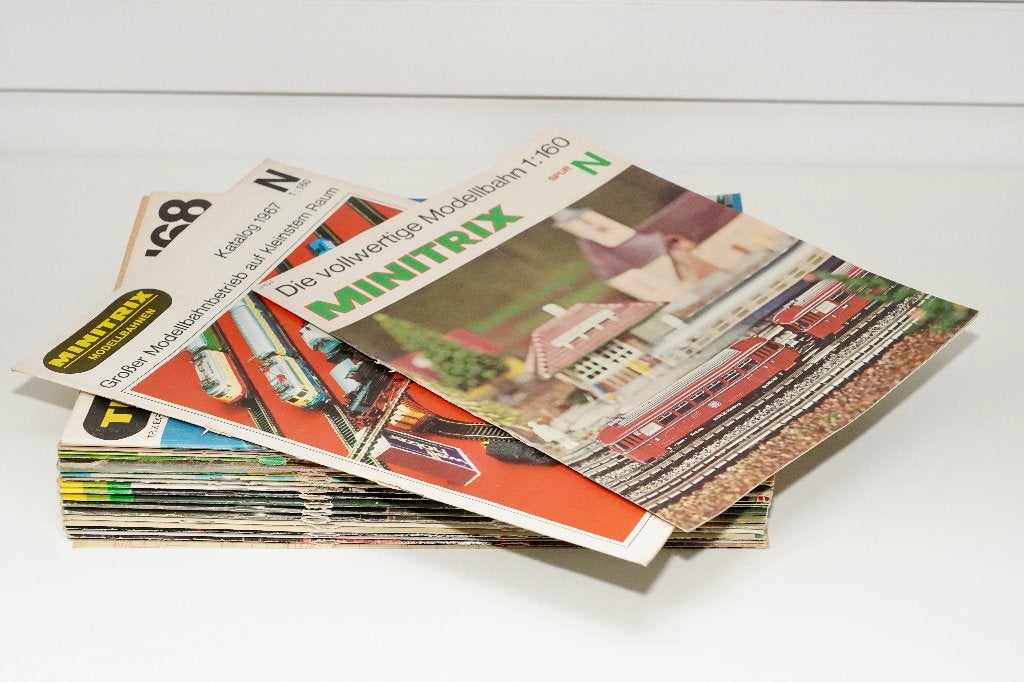 17 Minitrix catalogi 1967- 1984, Gebruikt, Gelijkstroom, Overige typen, Ophalen of Verzenden