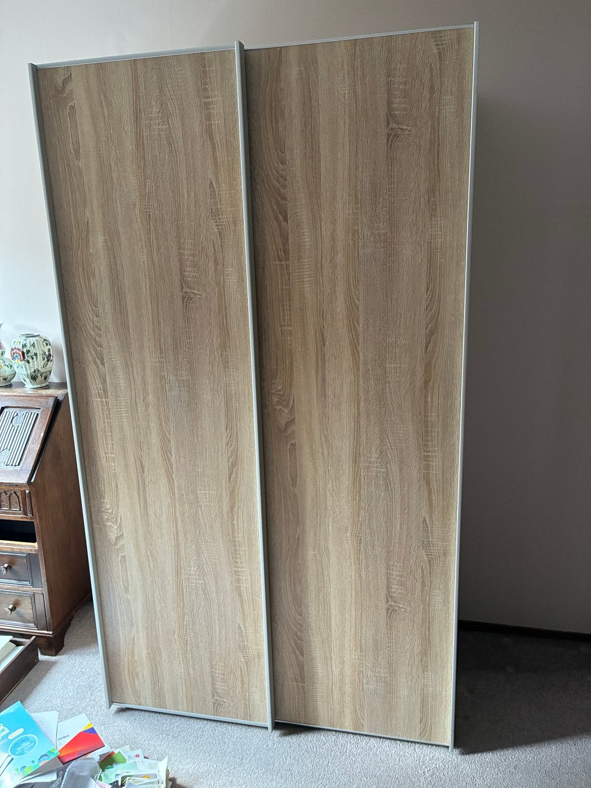 Kledingkast met schuifdeuren - zo goed als nieuw, Ophalen, Met plank(en), 100 tot 150 cm, 200 cm of meer