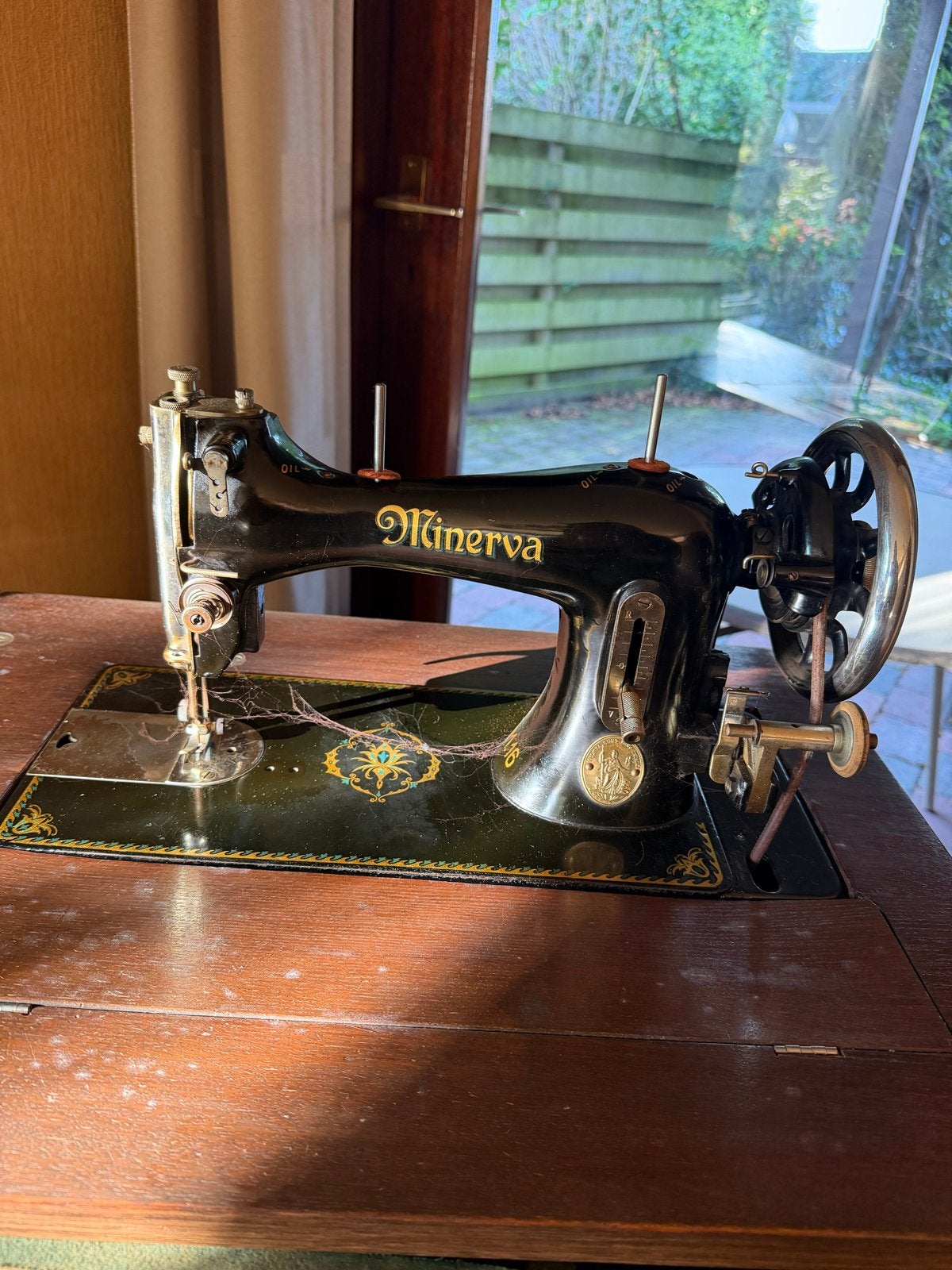 Antieke Minerva naaimachine in houten kast, Ophalen of Verzenden