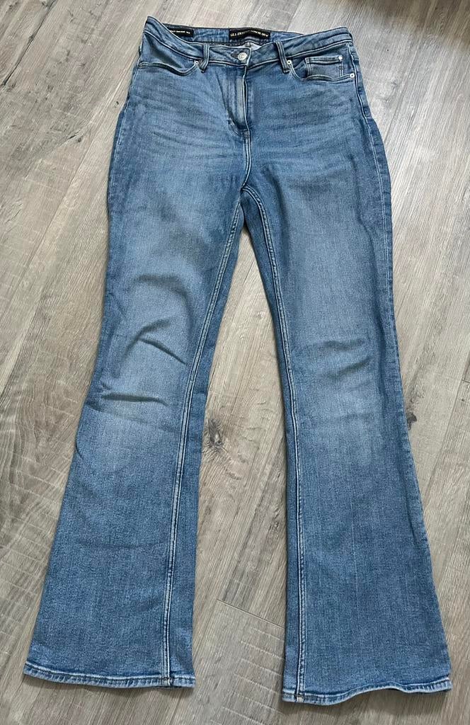 Spijkerbroek flare model van The Sting seven sisters !, Kleding | Dames, Ophalen of Verzenden, Zo goed als nieuw, Blauw, W27 (confectie 34) of kleiner