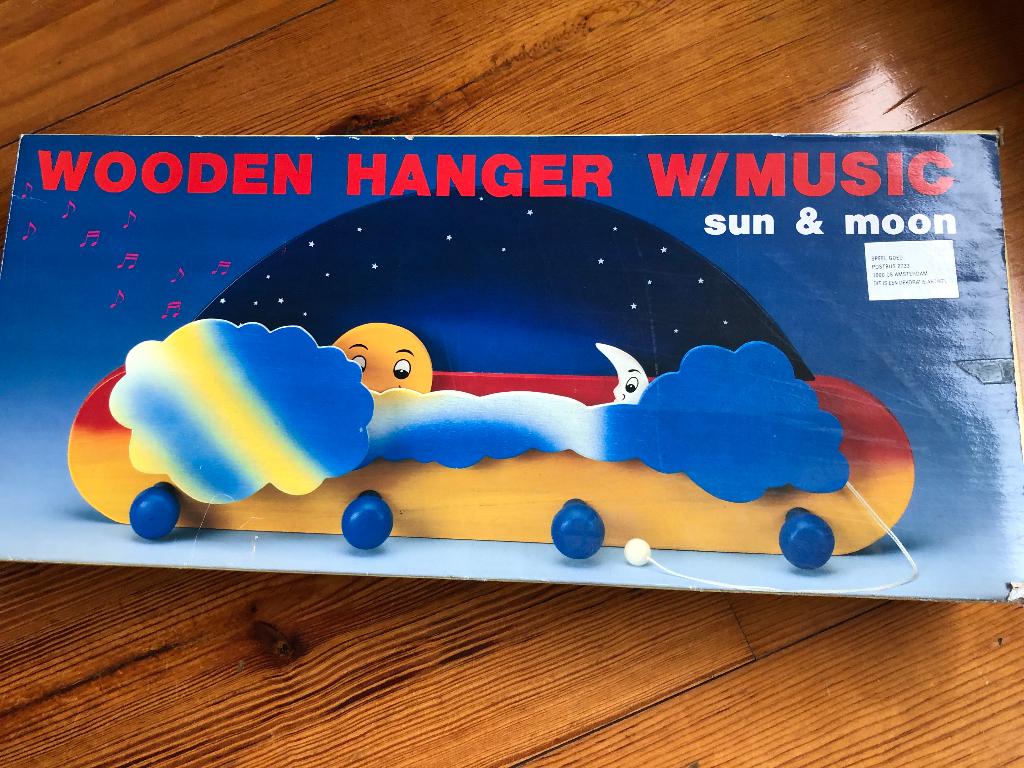 Houten kinderkapstokje met muziek, Ophalen, Zo goed als nieuw, Kapstokje