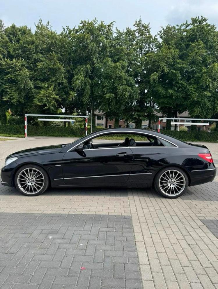 Mercedes-Benz E-Klasse 3.5 E350 CGI Coupe AUT 2009 Zwart, Auto's, Automaat, Achterwielaandrijving, 1800 kg, 4 stoelen