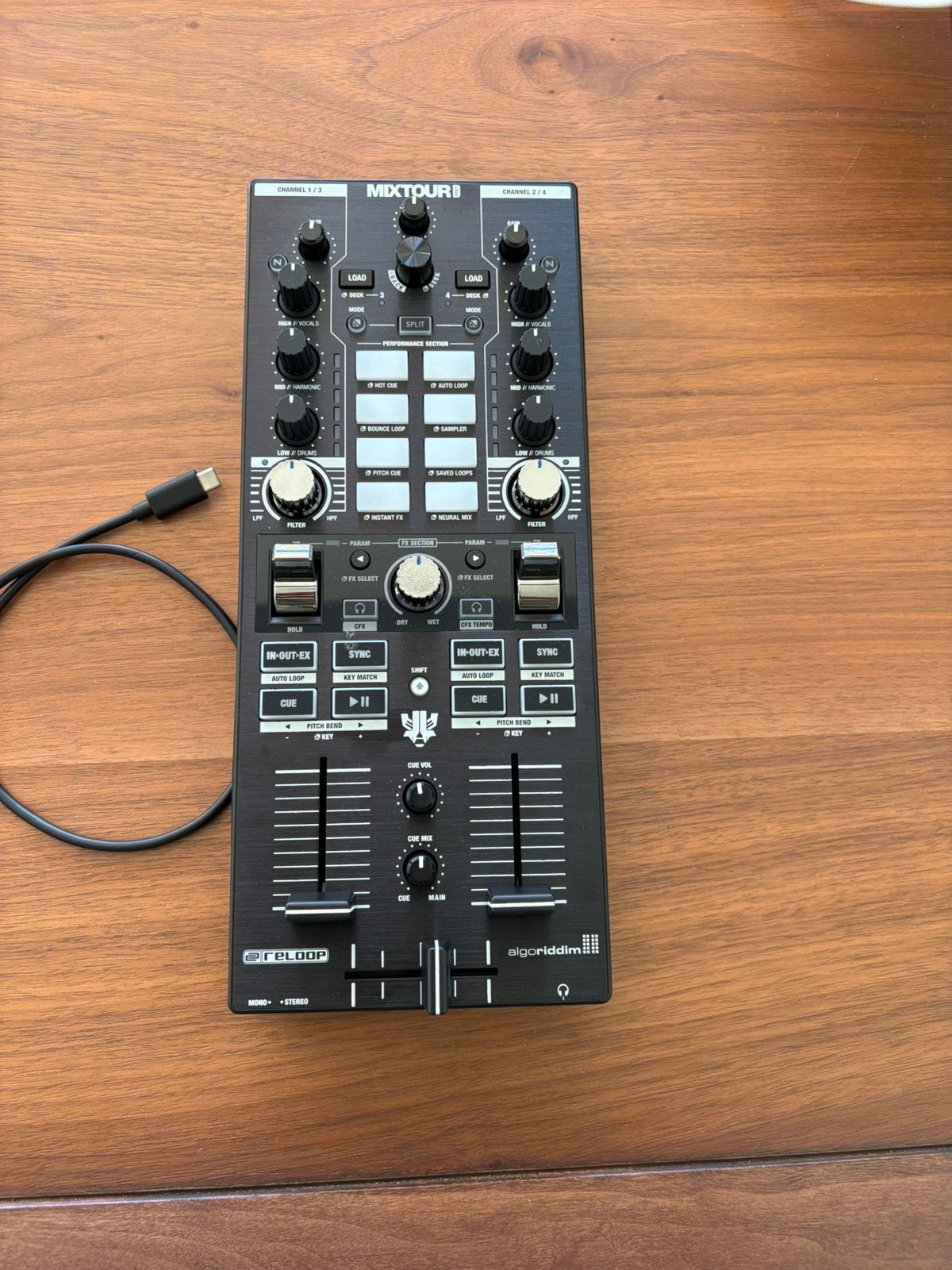 Reloop Mixtour 2025 +tas+decksaver 2025, Ophalen of Verzenden, Zo goed als nieuw, Reloop