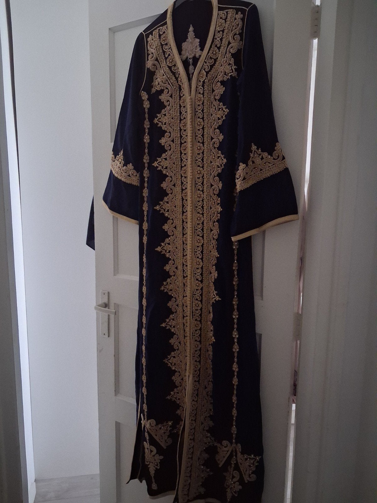 Elegante donkerblauwe kaftan met goud borduurwerk, Maat 38/40 (M), Overige typen, Blauw, Ophalen of Verzenden