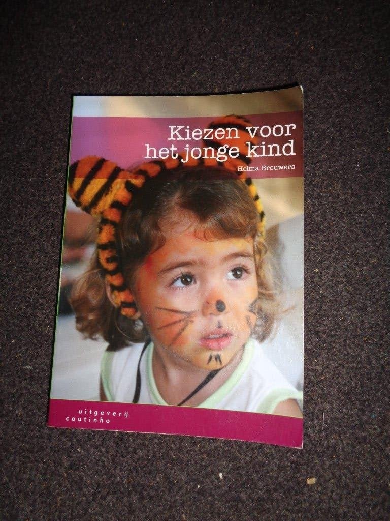BOEK KIEZEN VOOR HET JONGE KIND €2!, Ophalen, HBO, Zo goed als nieuw, Helma Brouwers
