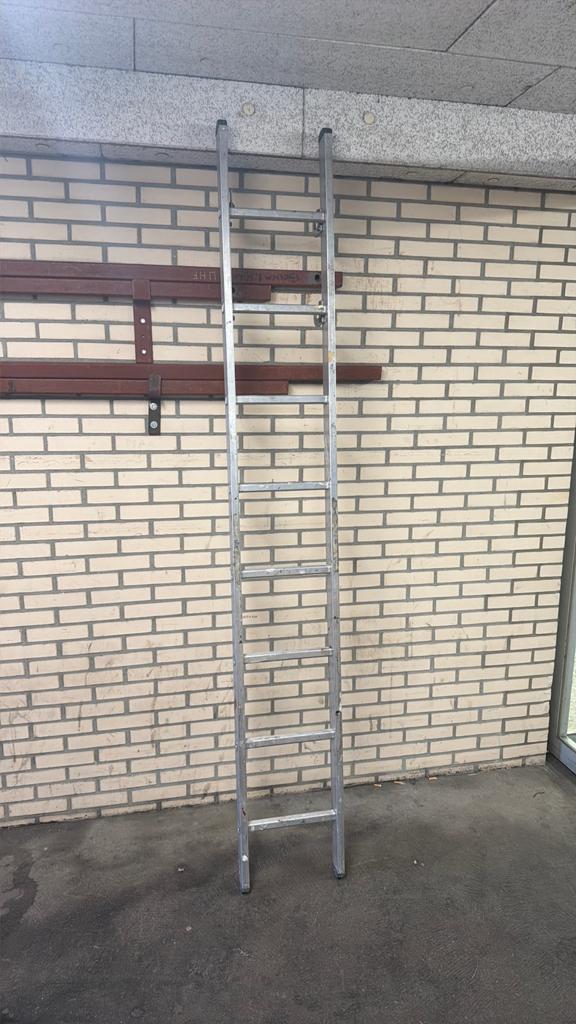 Aluminium ladder deel. 2,5 meter, Doe-het-zelf en Verbouw, Ladders en Trappen, Ophalen of Verzenden, Gebruikt, Ladder, 2 tot 4 meter