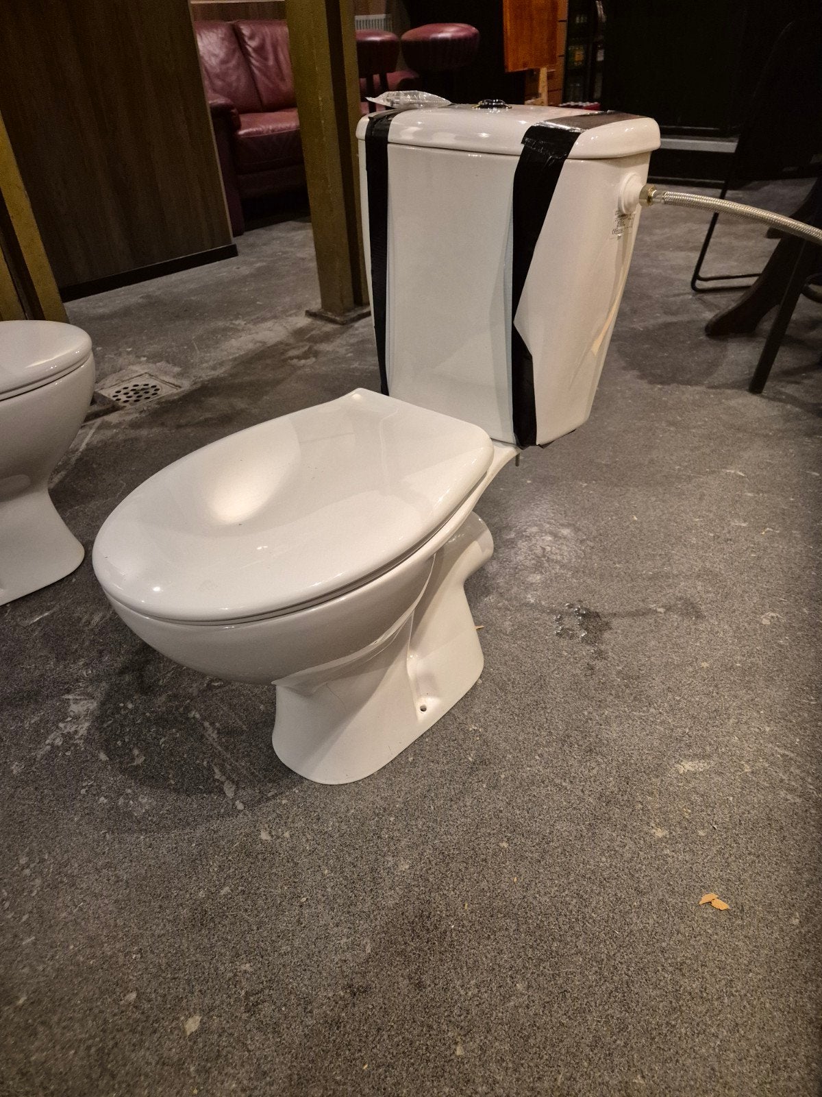 Toilet met Reservoir, wc bril en aansluitingen, 2 stuks, Ophalen, Nieuw, Toilet