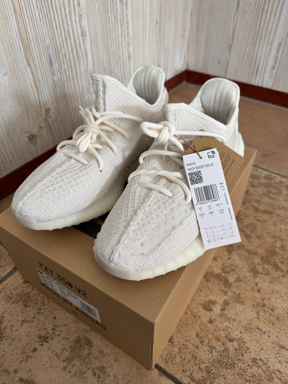 Adidas Yeezy Boost 350 V2 “Bone” - Maat 44 2/3, Kleding | Heren, Schoenen, Ophalen, Nieuw, Wit, Sneakers of Gympen