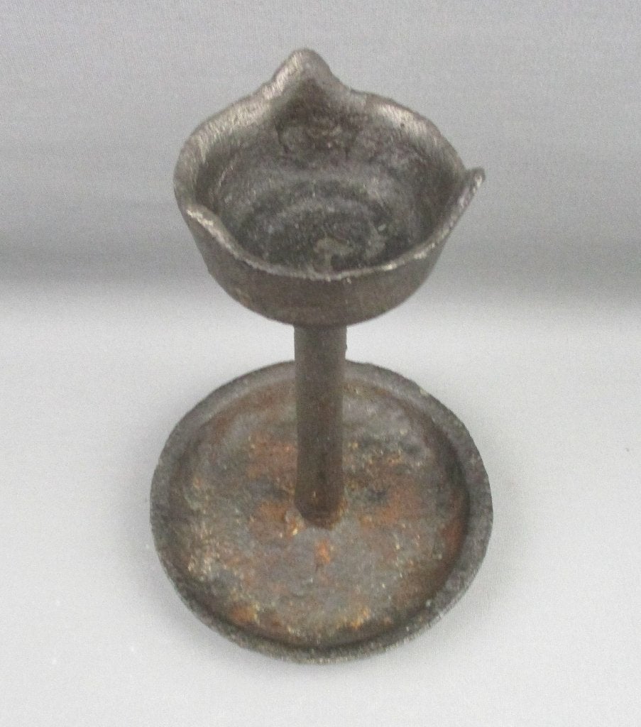 Antieke Chinese gietijzeren olielamp 19e eeuw, Antiek en Kunst, Overige typen, China, Metaal, Zwart