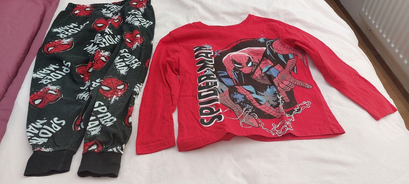 mooie jongens pyjama maat 110, Ophalen of Verzenden, Zo goed als nieuw, Jongen, Nacht- of Onderkleding