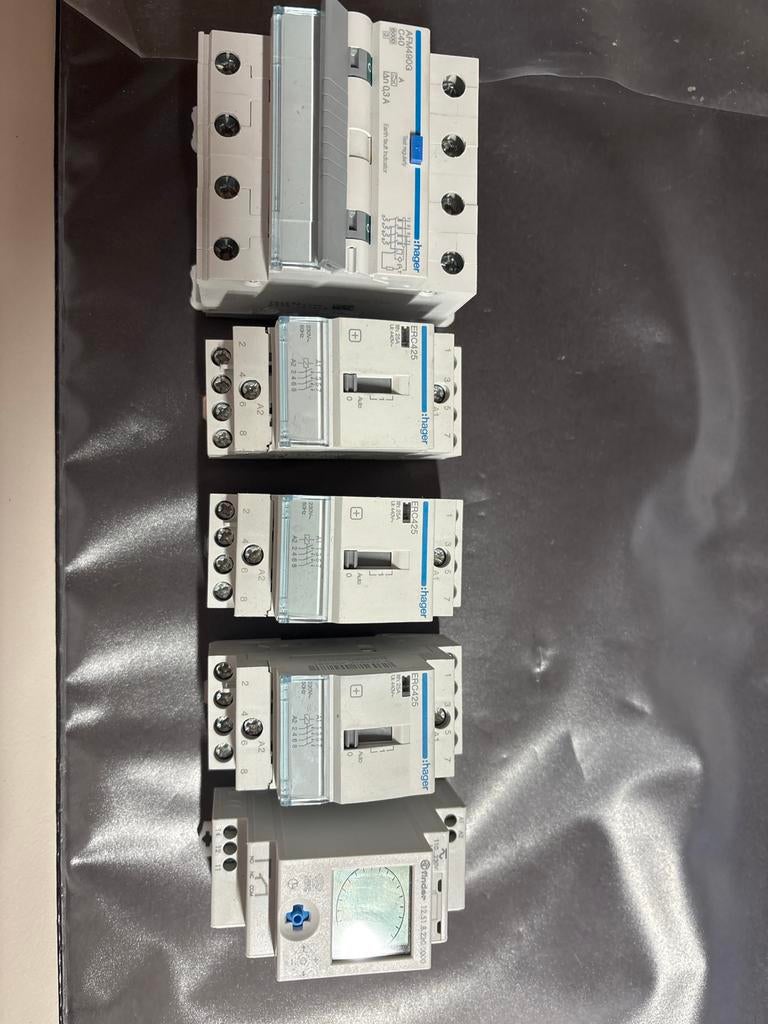 Hager Aardlekautomaat, 3x Magneetschakelaar & Finder Timer, Ophalen, Gebruikt, Overige typen